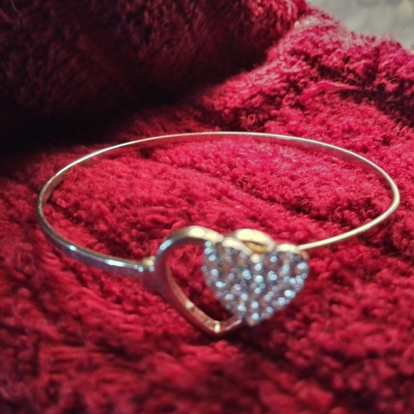 Interlocking heart bangle bracelet - Picture 2 of 2